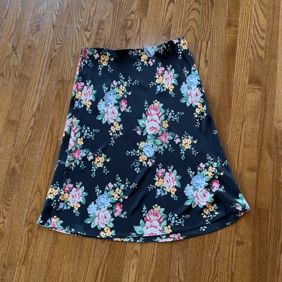 Forever 21 Dresses & Skirts - NEW Forever 21 Floral Skirt